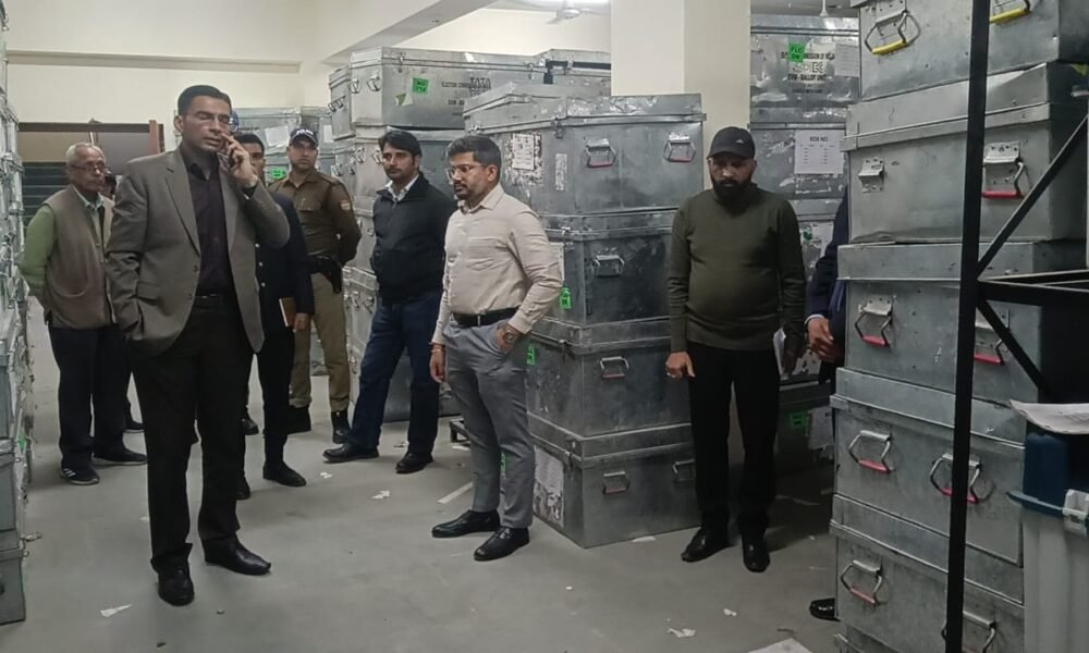 डीएम ने किया EVM–VVPAT वेयरहाउस का निर्धारित प्रोटोकॉल के अनुरूप त्रैमासिक निरीक्षण