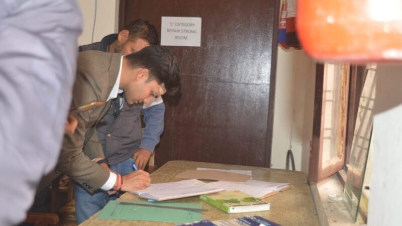 जिलाधिकारी प्रतीक जैन ने किया ईवीएम एवं वीवीपैट वेयरहाउस का त्रैमासिक निरीक्षण