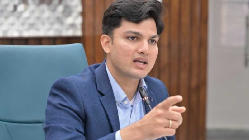 जिलाधिकारी ने गणतंत्र दिवस मनाए जाने को लेकर अधिकारियों को सौंपी जिम्मेदारी