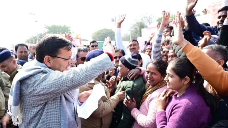 माघ खिचड़ी भोज में शामिल हुए मुख्यमंत्री धामी, खड़ी होली की धुनों पर झूमा टनकपुर…