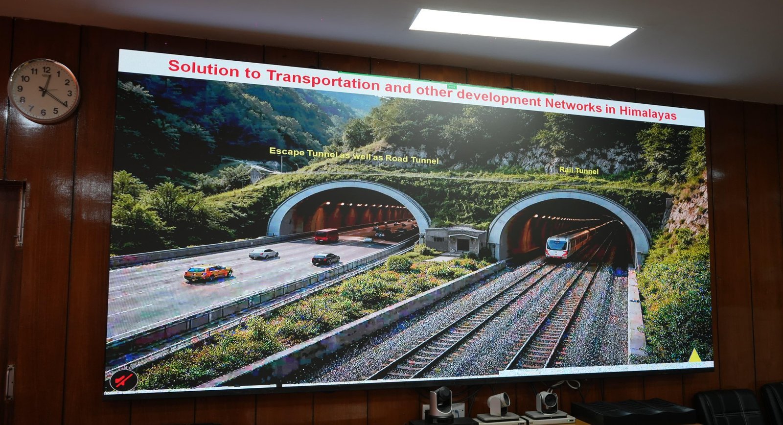 रेल परियोजनाओं में तेजी, एस्केप टनल को पैरेलल रोड बनाने की तैयारी…