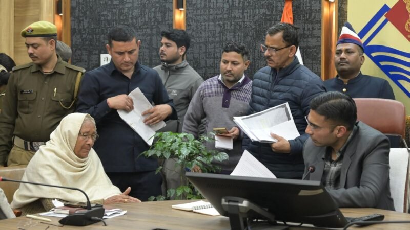 सविन बंसल के जनदर्शन में त्वरित फैसले, कई मामलों में मौके पर कार्रवाई…