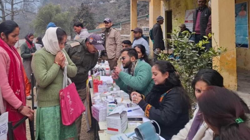 मुख्यमंत्री पुष्कर सिंह धामी ने आज मुख्यमंत्री आवास में फिल्म “जलमभूमि” के पोस्टर का विधिवत विमोचन किया