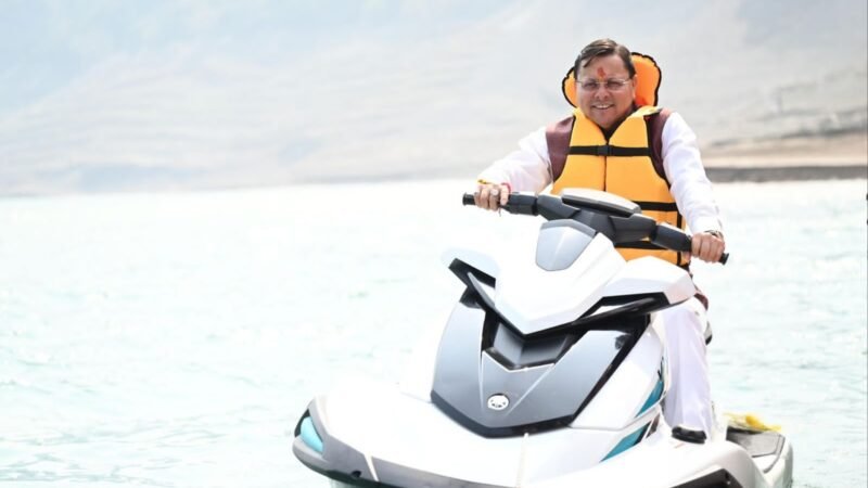 टिहरी झील में रोमांच के सफर पर निकले सीएम धामी, जेट स्की और बोटिंग का लिया आनंद…