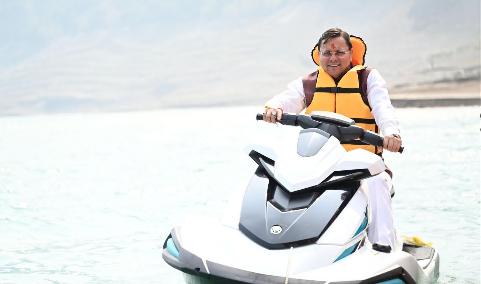 टिहरी झील में रोमांच के सफर पर निकले सीएम धामी, जेट स्की और बोटिंग का लिया आनंद…