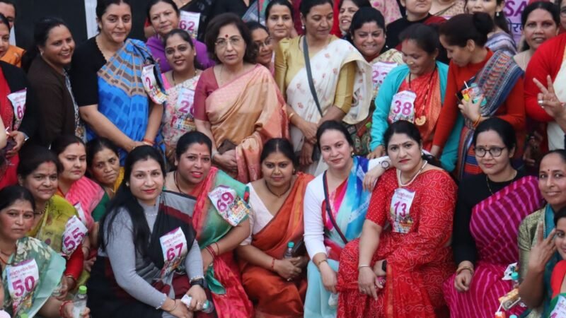 साड़ी गौरव मैराथन का आयोजन, महिलाओं ने परंपरा और फिटनेस का दिया संदेश…
