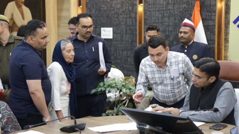 जनता दर्शन में 170 शिकायतें, डीएम सविन बंसल ने कई मामलों का मौके पर किया समाधान…