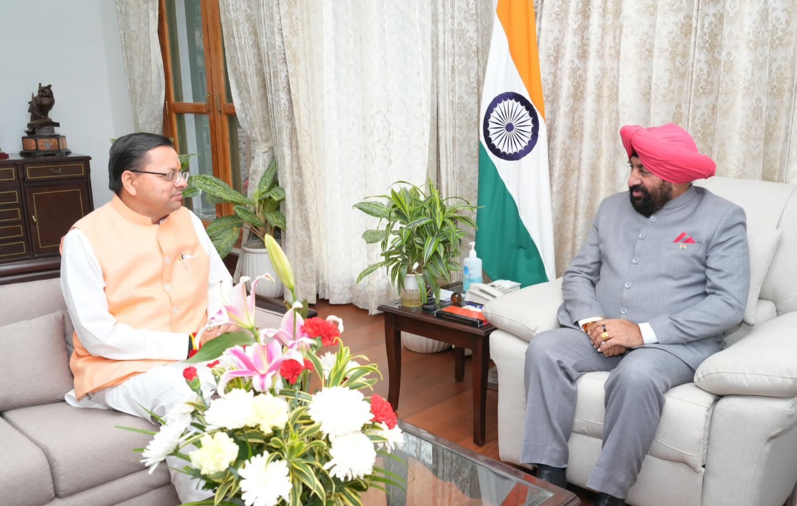 मुख्यमंत्री ने राज्यपाल से की शिष्टाचार भेंट…