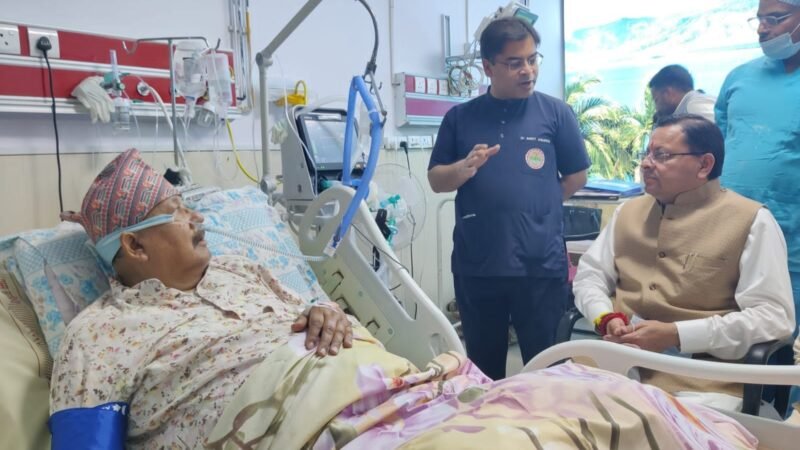एम्स ऋषिकेश में सतपाल महाराज का हालचाल जानने पहुंचे मुख्यमंत्री धामी…