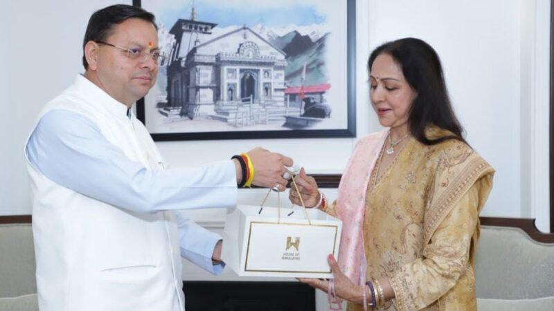 दिल्ली में सीएम धामी से मिलीं सांसद व अभिनेत्री हेमा मालिनी…