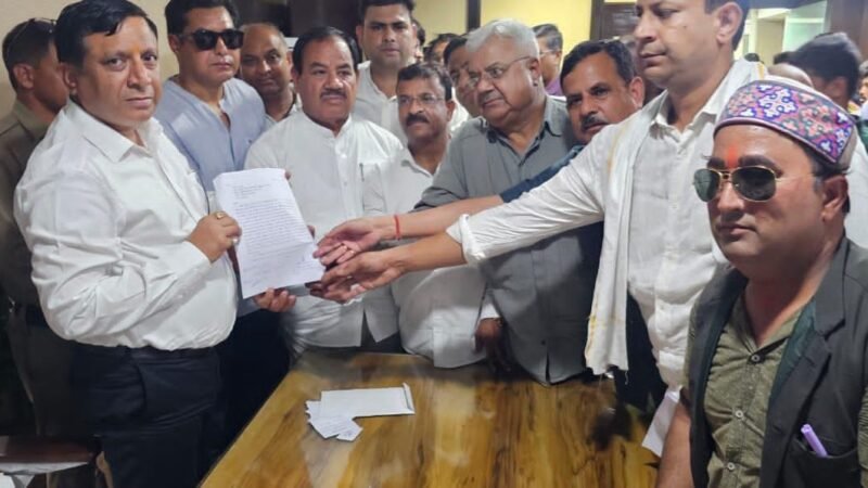 एमडीडीए कॉलोनी चंदर रोड की समस्याओं को लेकर पूर्व मंत्री ने दिया ज्ञापन…