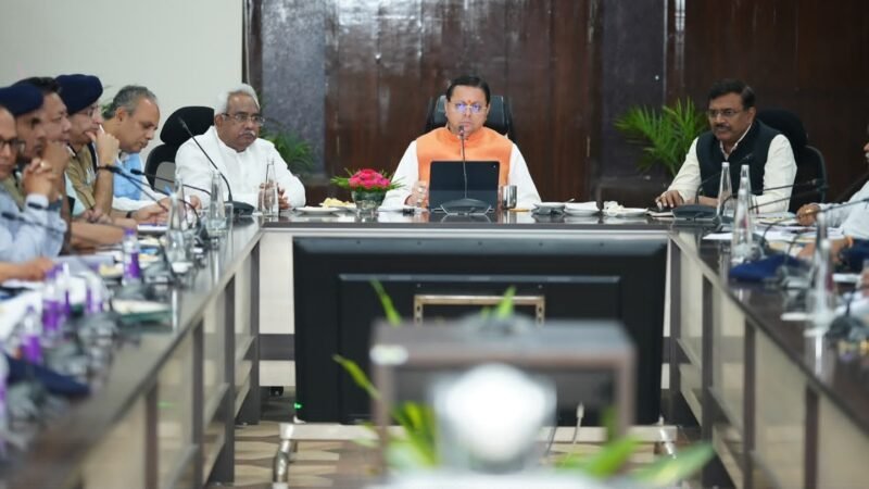 मानसून से पहले तैयारियां पूरी करें, 15 नवंबर तक प्रदेश की सभी सड़कें हों गड्ढामुक्त : धामी