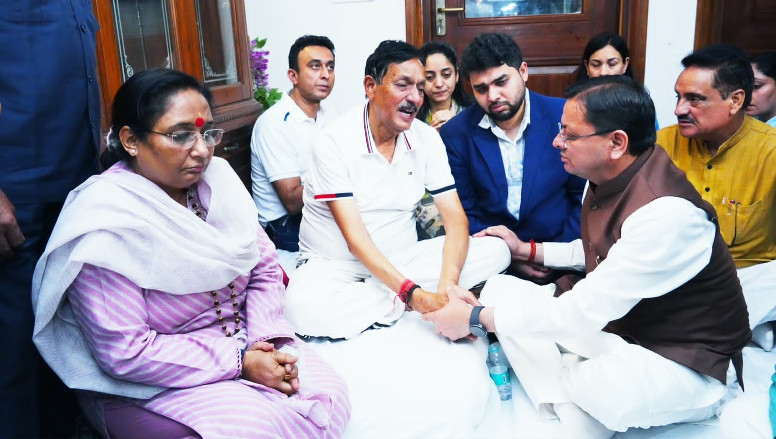 मुख्यमंत्री धामी ने जसपाल राणा के आवास पहुंचकर दी श्रद्धांजलि, परिजनों को बंधाया ढांढस…