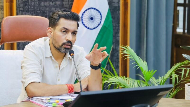 आर्थिक अभाव नहीं बनेगा इलाज में बाधा, गंभीर बीमारियों से जूझ रहे बच्चों का होगा निःशुल्क उपचार: डीएम