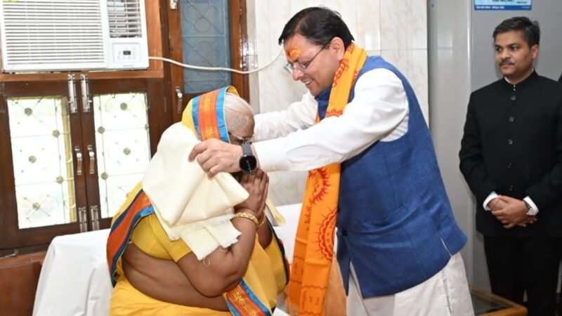 शांतिकुंज पहुंचे केंद्रीय स्वास्थ्य मंत्री जे.पी. नड्डा और मुख्यमंत्री धामी ने शैलदीदी का लिया आशीर्वाद