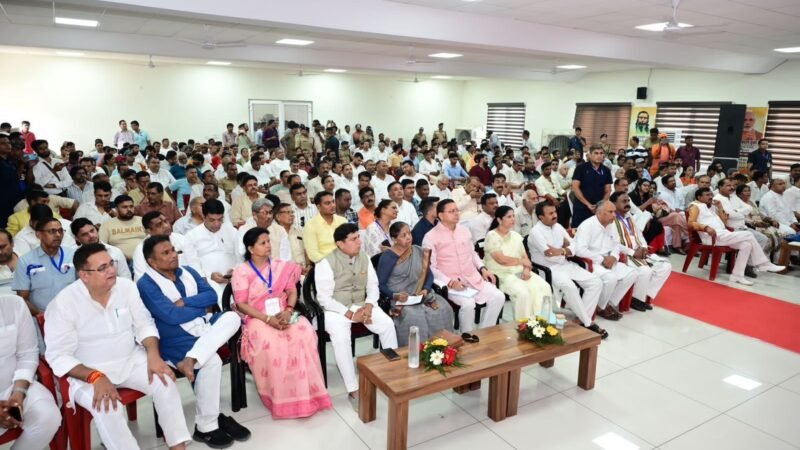मन की बात से राष्ट्र निर्माण की प्रेरणा मिलती है : धामी