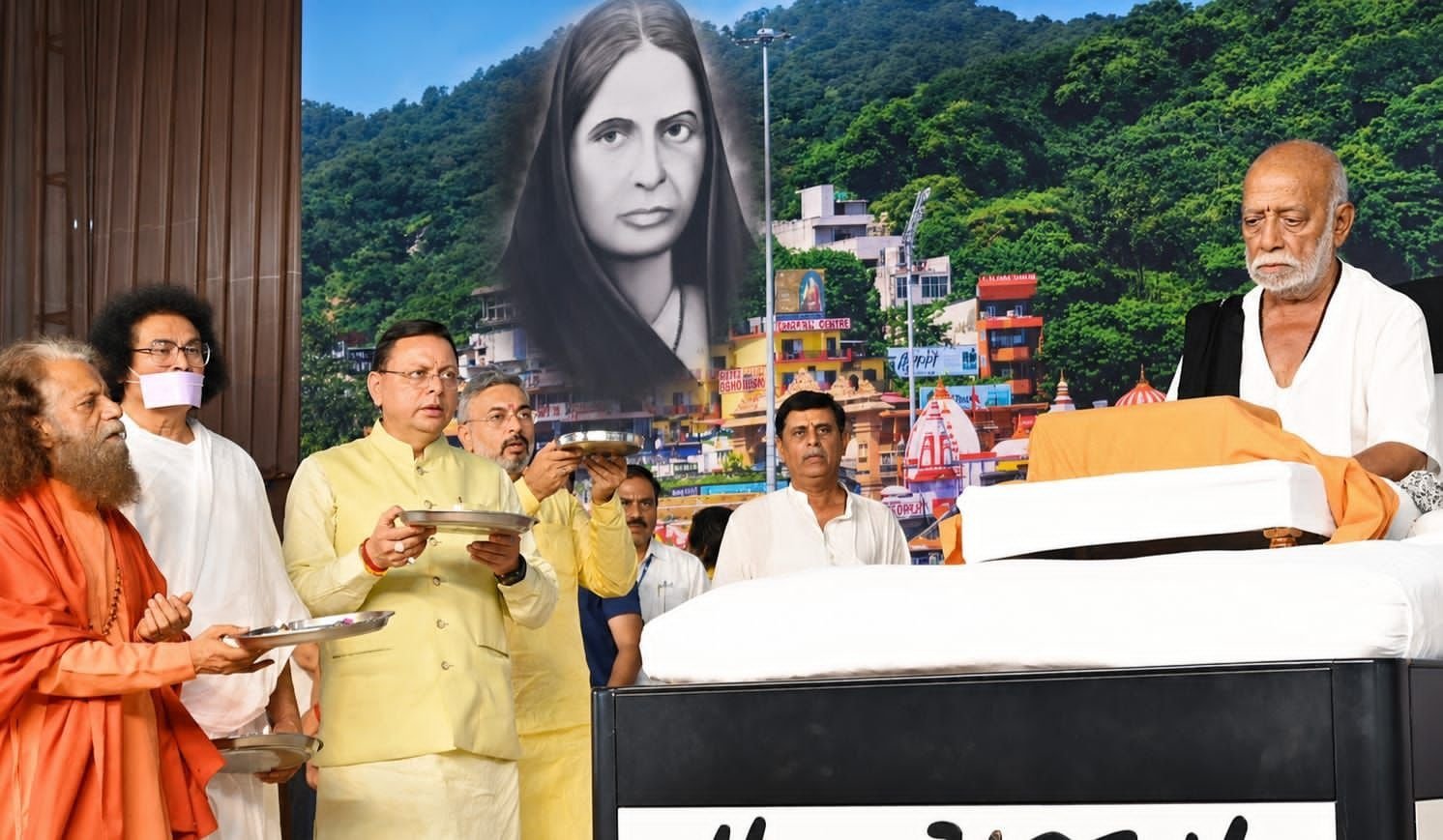 मोरारी बापू की रामकथा में बोले सीएम धामी, उत्तराखंड को बनाएंगे विश्व की आध्यात्मिक राजधानी