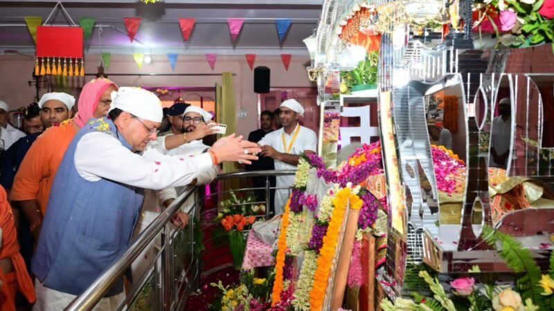 संत समाज का मार्गदर्शन धर्म, संस्कृति और राष्ट्र निर्माण की प्रेरणा : धामी