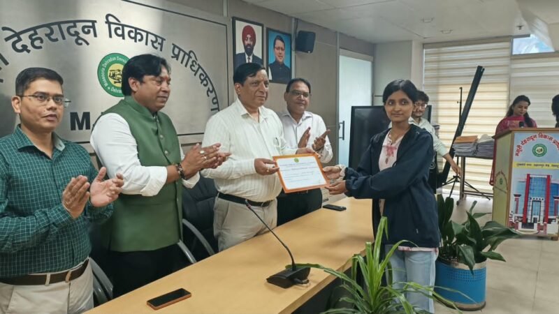 एमडीडीए की नई पहचान को मिली रचनात्मक उड़ान, मैस्कॉट और स्लोगन प्रतियोगिता के विजेता सम्मानित