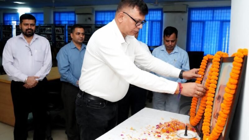 सूचना एवं लोकसंपर्क विभाग में गांधी और शास्त्री को श्रद्धांजलि…