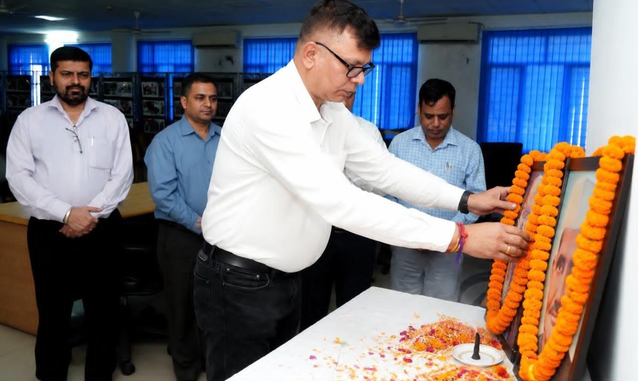 सूचना एवं लोकसंपर्क विभाग में गांधी और शास्त्री को श्रद्धांजलि…