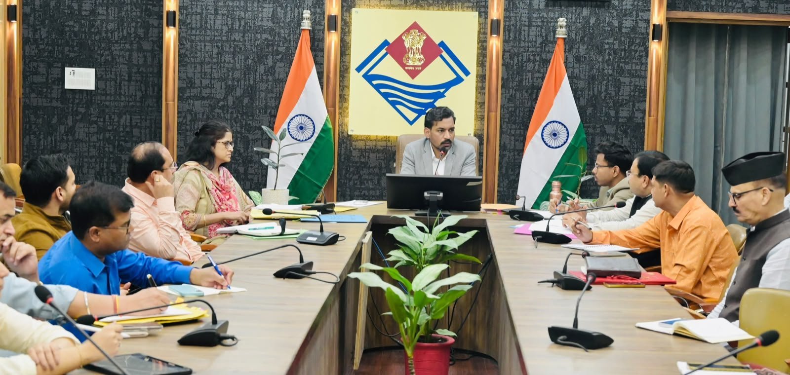 राष्ट्रपति के प्रस्तावित दौरे को लेकर तैयारियों की समीक्षा, डीएम ने दिए जरूरी निर्देश…